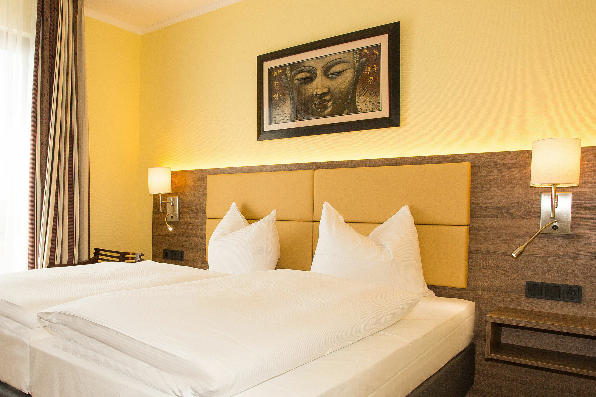 Naam & Frankfurt City-messe Airport Hotel 3*