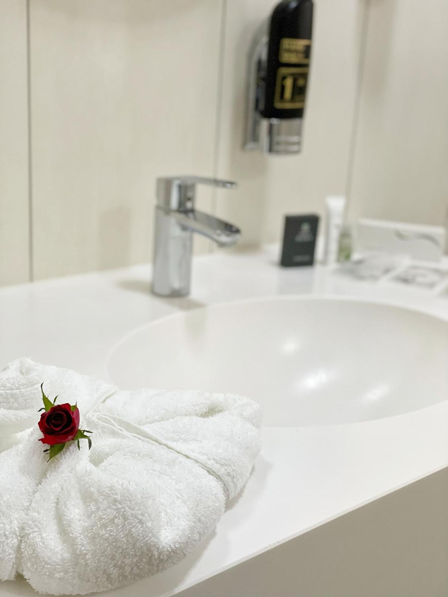 Naam & Frankfurt City-messe Airport Hotel 3*