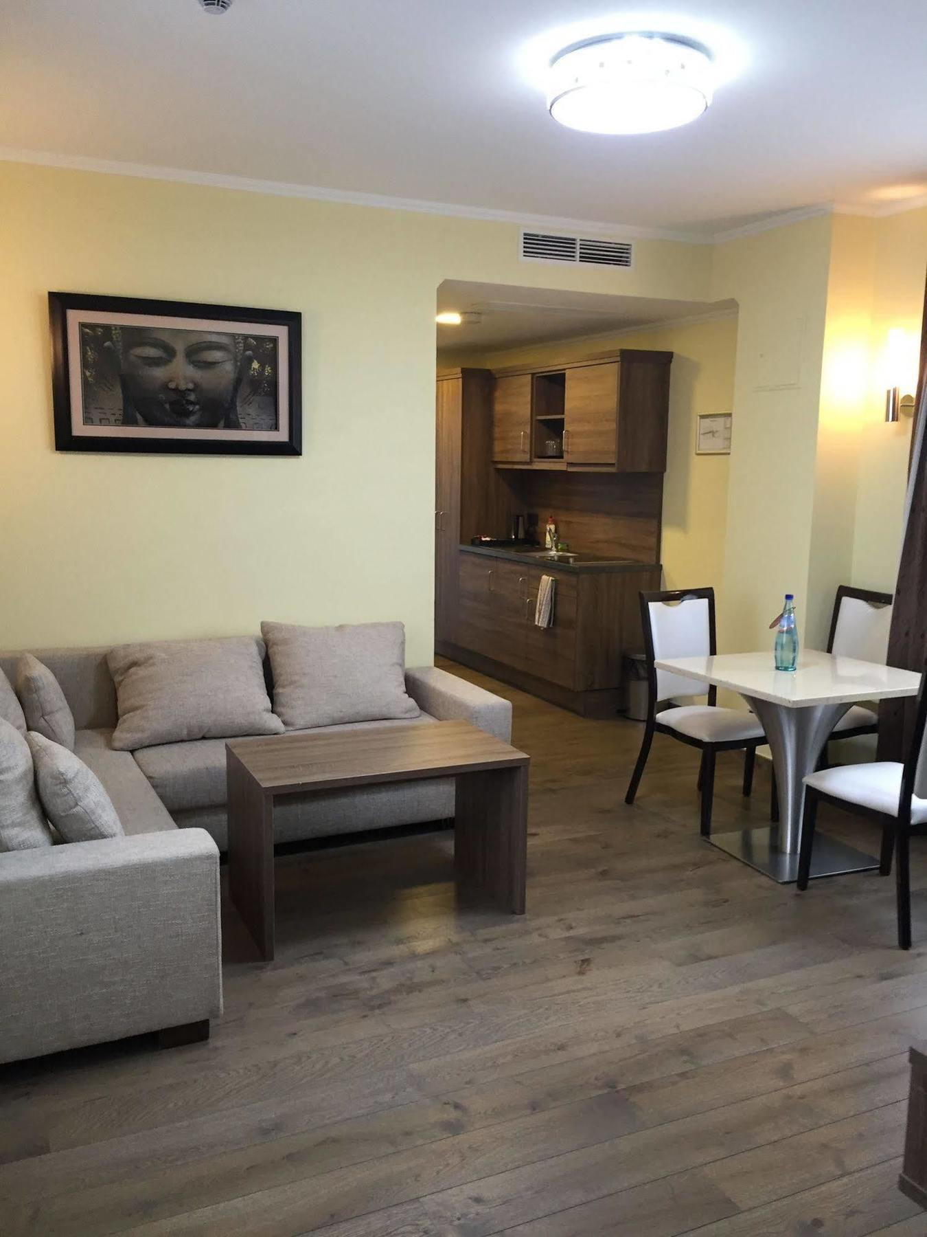Naam & Frankfurt City-messe Airport Hotel Frankfurt am Main